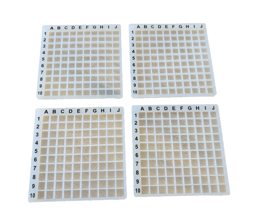 4 grilles avec repères 10x10